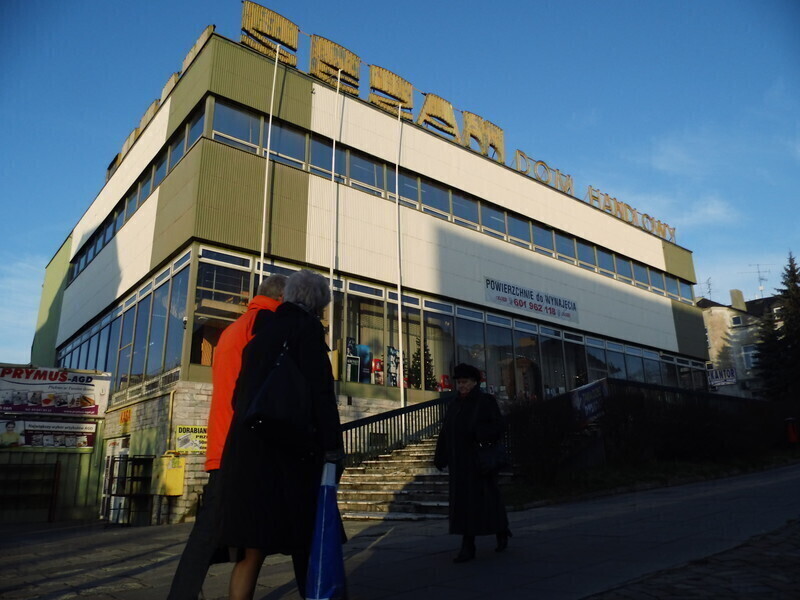 Zdjęcie 2: Nowa mini galeria handlowa w Piotrkowie 