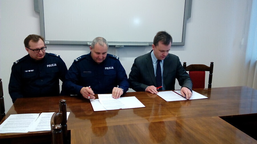 Zdjęcie 1: Umowa na patrole ponadnormatywne podpisana
