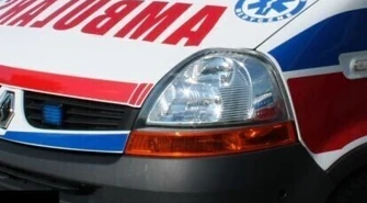 Drzewo przewróciło się tuż przed karetką