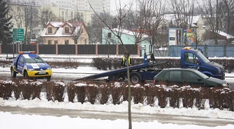 Dachował w Al. Piłsudskiego