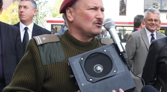 Zawyją syreny. Proszę zachować spokój! 