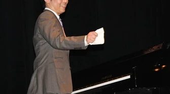 Był wspaniały pianista, zabrakło instrumentu i... kwiatów