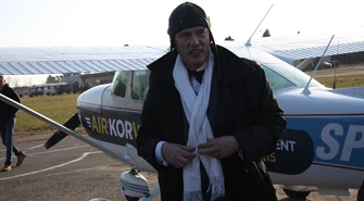 Korwin-Mikke wylądował na piotrkowskim lotnisku