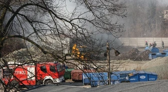 Przy Mireckiego zapaliły się śmieci