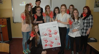 Sportowo, paramilitarnie, śpiewnie zapraszali do liceum