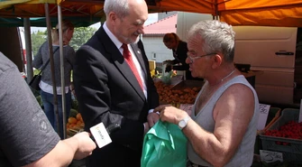 Poseł Macierewicz namawiał do głosowania na kandydata Dudę