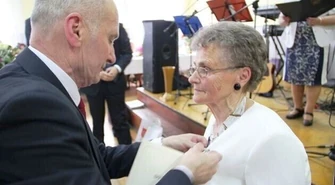 Srock: Wręczyli ordery matkom wsi 