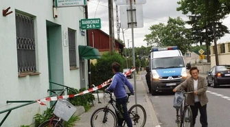 Napadli na bank. Trwa obława [ZDJĘCIA]