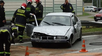 Kierowca BMW „nie wyrobił się” na rondzie
