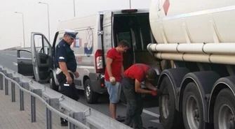 Policjanci kontrolowali ciężarówki i busy 