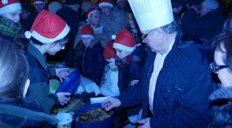 Bez śniegu, ale świątecznie. Miejska wigilia w Rynku Trybunalskim 