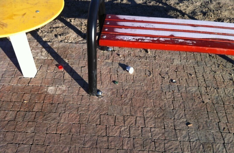 Zdjęcie 8: Plac zabaw przy ul. Budki zniszczony. Potrzebny monitoring? 