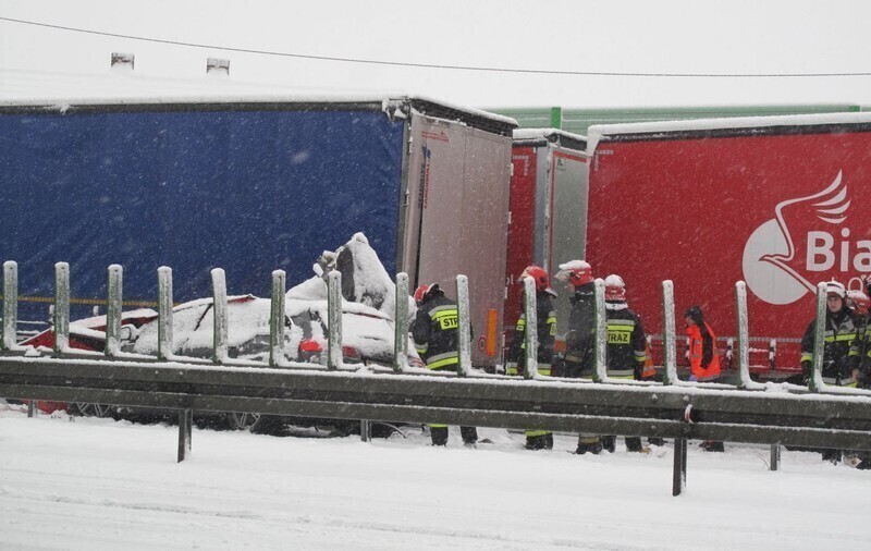 Zdjęcie 4: Wypadek na S8. Jedna osoba zginęła