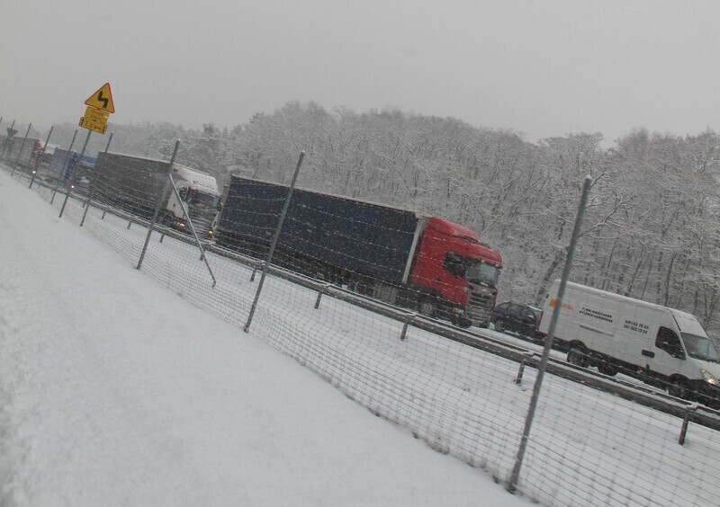 Zdjęcie 7: Wypadek na S8. Jedna osoba zginęła