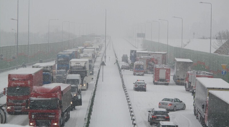 Zdjęcie 9: Wypadek na S8. Jedna osoba zginęła