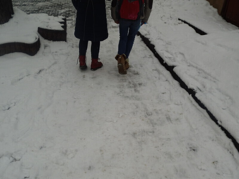 Zdjęcie 1: Piotrkowskie chodniki zimą: nieodśnieżone i śliskie