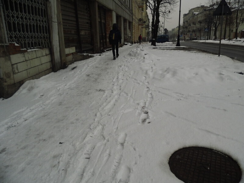 Zdjęcie 3: Piotrkowskie chodniki zimą: nieodśnieżone i śliskie