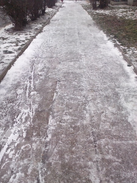 Zdjęcie 9: Piotrkowskie chodniki zimą: nieodśnieżone i śliskie