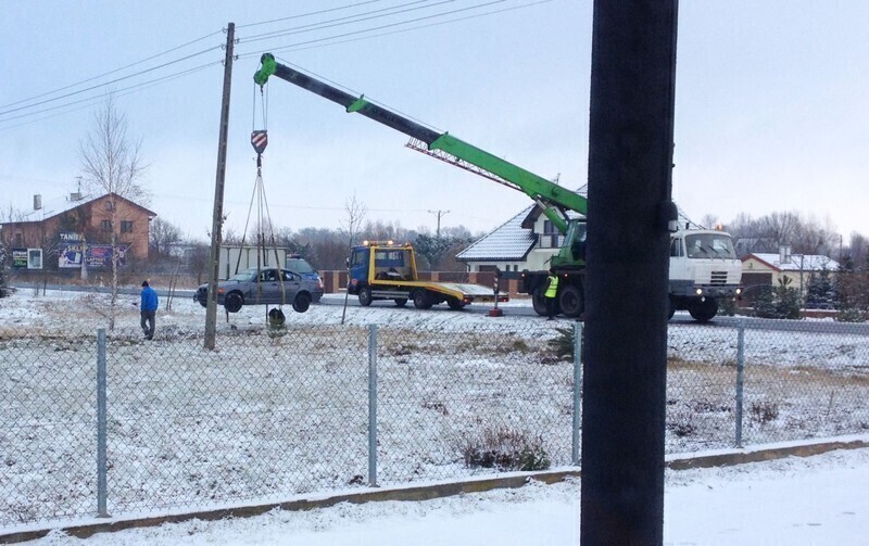 Zdjęcie 5: BMW dachowało. Jedna osoba nie żyje