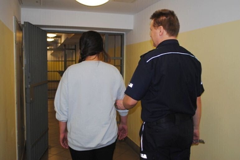 Zdjęcie 1: Sulejów. Kradli w markecie, wszystko widział policjant 