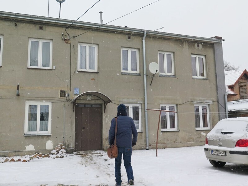 Zdjęcie 5: W mieszkaniu runął sufit. W środku była 4-osobowa rodzina [AKTUALIZACJA]