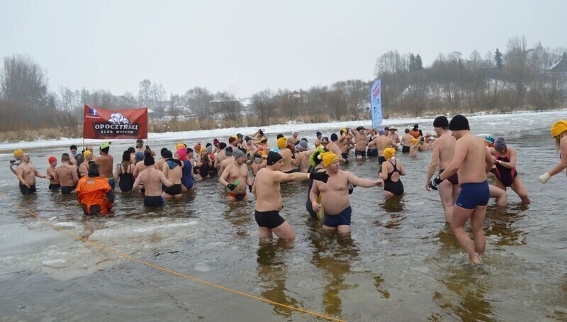 Zdjęcie 3: Najpierw bieg, potem kąpiel w lodowatej Pilicy 