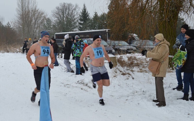 Zdjęcie 5: Najpierw bieg, potem kąpiel w lodowatej Pilicy 