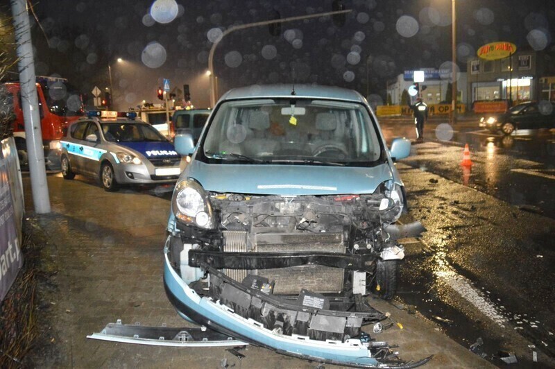 Zdjęcie 6: Dwa wypadki, troje rannych