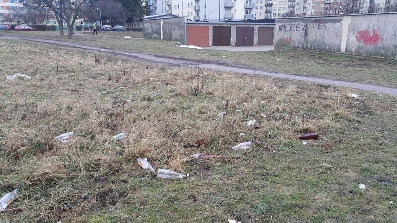 Zdjęcie 4: Ul. Belzacka: Kto sprzątnie śmieci? 