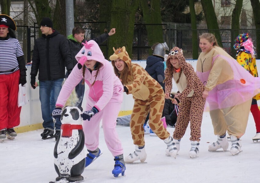Zdjęcie 1: Tłusty czwartek na łyżwach 