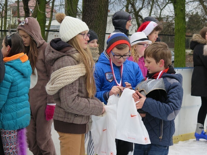 Zdjęcie 2: Tłusty czwartek na łyżwach 