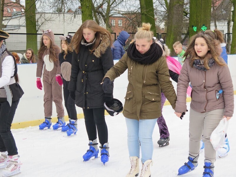 Zdjęcie 16: Tłusty czwartek na łyżwach 