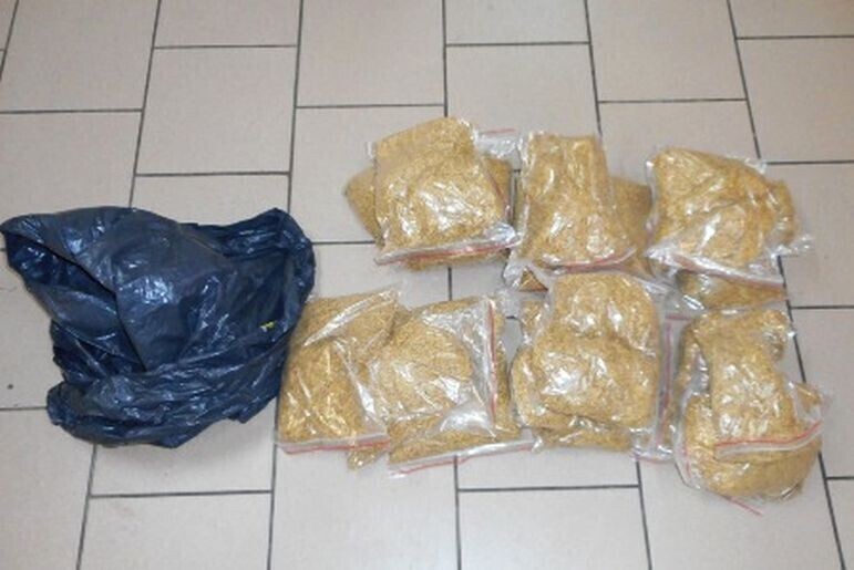 Zdjęcie 2: Miał w domu nielegalny tytoń i trofea łowieckie