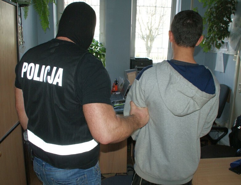 Pobił i okradł 67-letnią kobietę