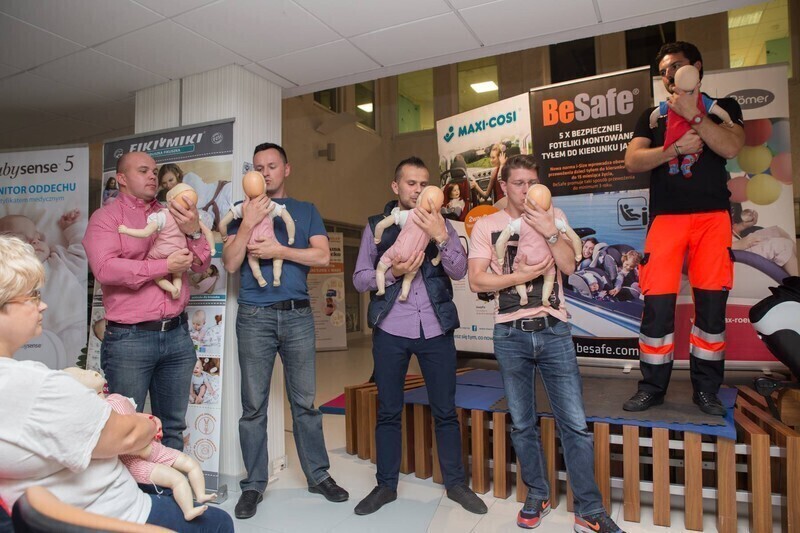 Zdjęcie 4: Warsztaty z udzielania pierwszej pomocy niemowlęciu 