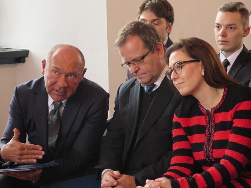 Zdjęcie 1: Absolwenci Haeringa odbierali dyplomy na Zamku 