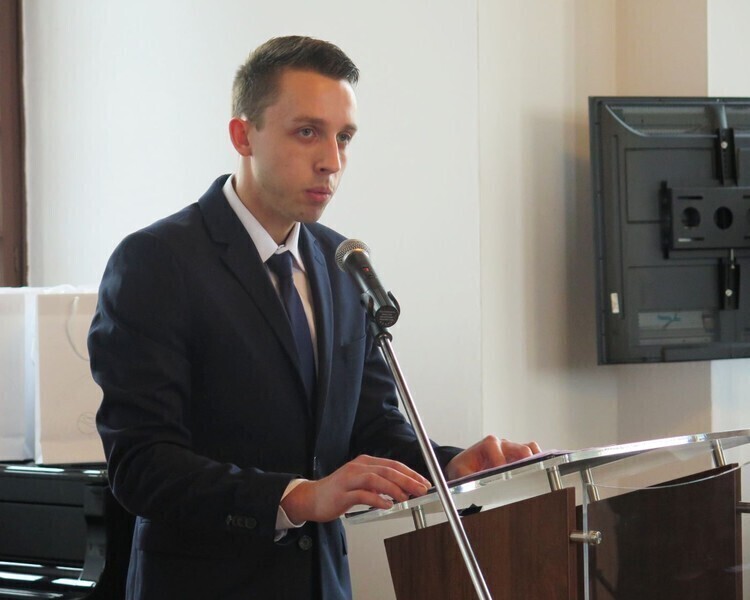 Zdjęcie 4: Absolwenci Haeringa odbierali dyplomy na Zamku 