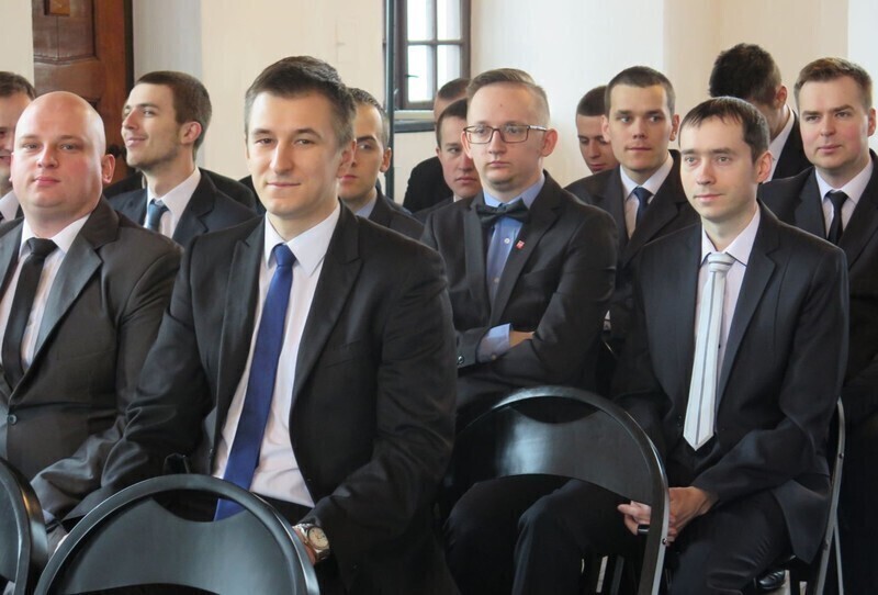 Zdjęcie 5: Absolwenci Haeringa odbierali dyplomy na Zamku 