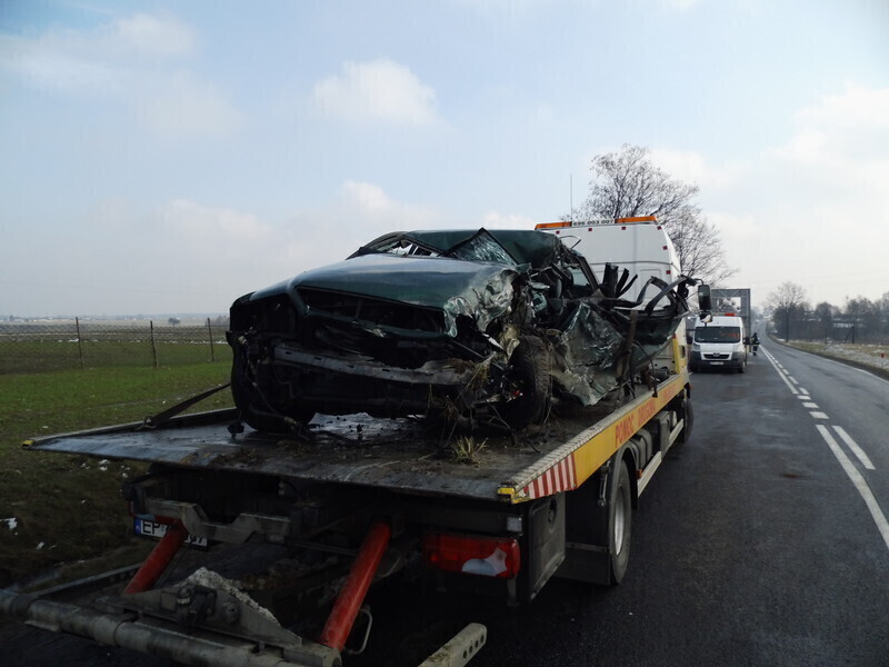 Zdjęcie 7: Wypadek w Srocku - kierowca walczy o życie [ZDJĘCIA]