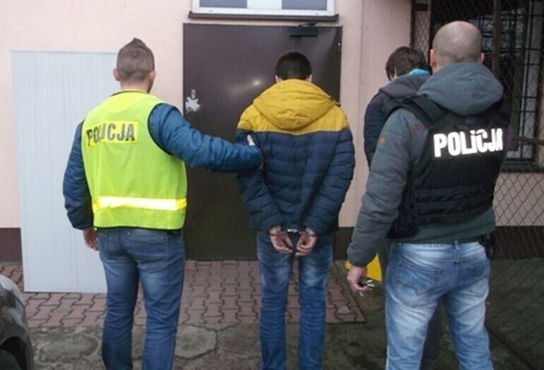 Pobicie przed sklepem w Moszczenicy