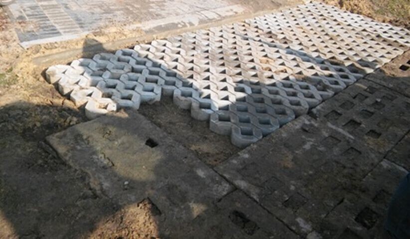 Ukradł 142 płyty i ułożył na swojej posesji