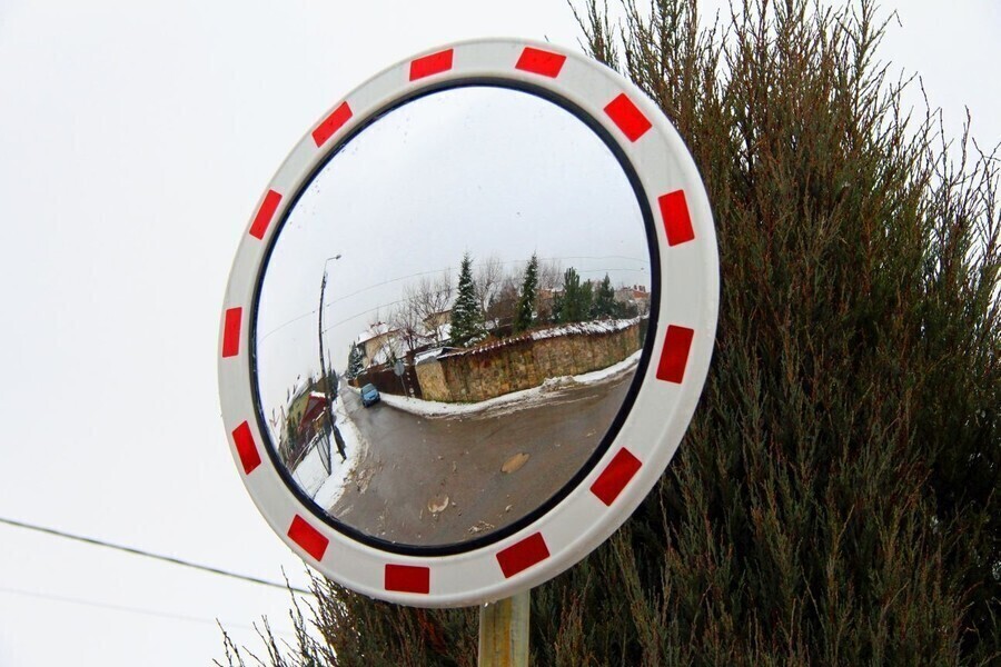 W gm. Wola Krzysztoporska montują lustra