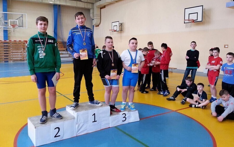 Zdjęcie 1: Młodzi zapaśnicy z Woli Krzysztoporskiej znów na podium