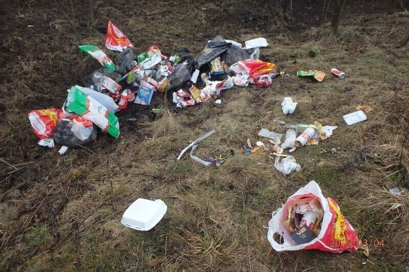 Zdjęcie 3: Strażnicy mówią „zero tolerancji” i ścigają „śmieciarzy” 