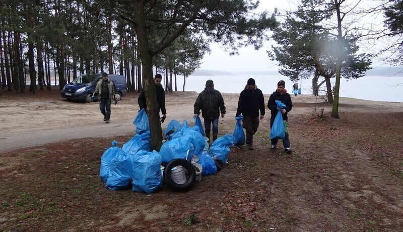 Zdjęcie 7: Sezon wędkarski zaczęli od sprzątania