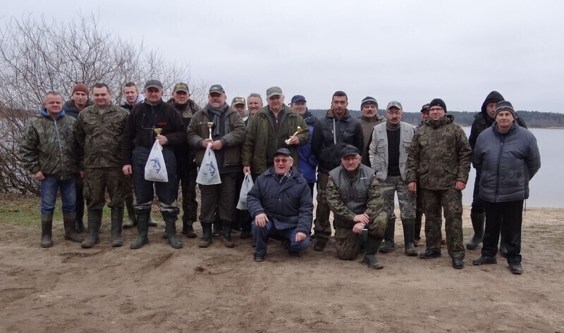Zdjęcie 10: Sezon wędkarski zaczęli od sprzątania