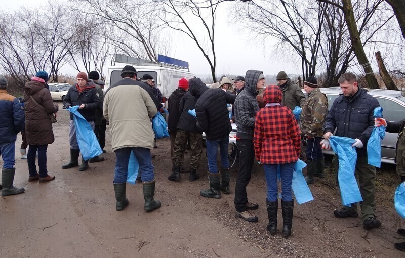 Zdjęcie 12: Sezon wędkarski zaczęli od sprzątania