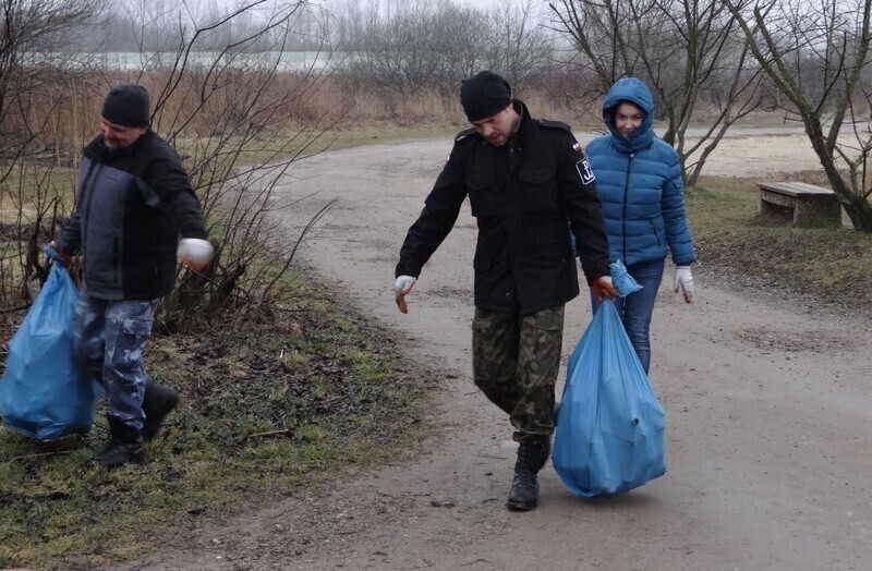 Zdjęcie 14: Sezon wędkarski zaczęli od sprzątania