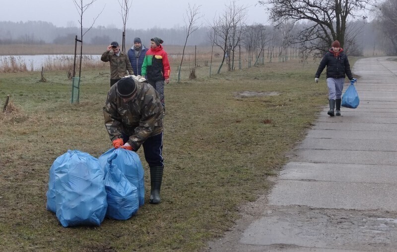 Zdjęcie 16: Sezon wędkarski zaczęli od sprzątania
