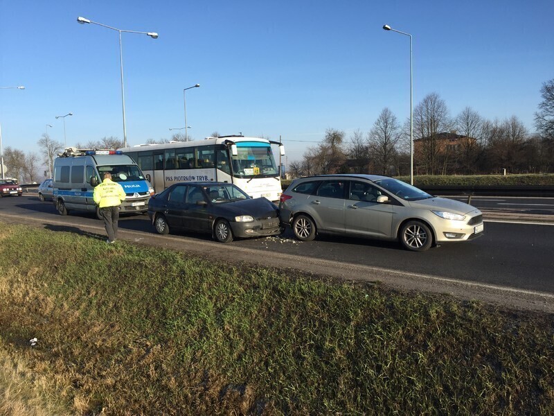 Zdjęcie 2: Zderzenie dwóch fordów pod Piotrkowem 